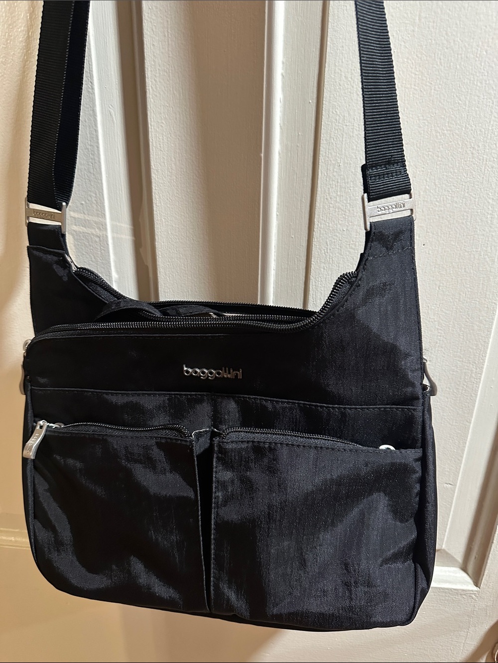 Baggallini Black Nylon Crossbody Messenger Bag